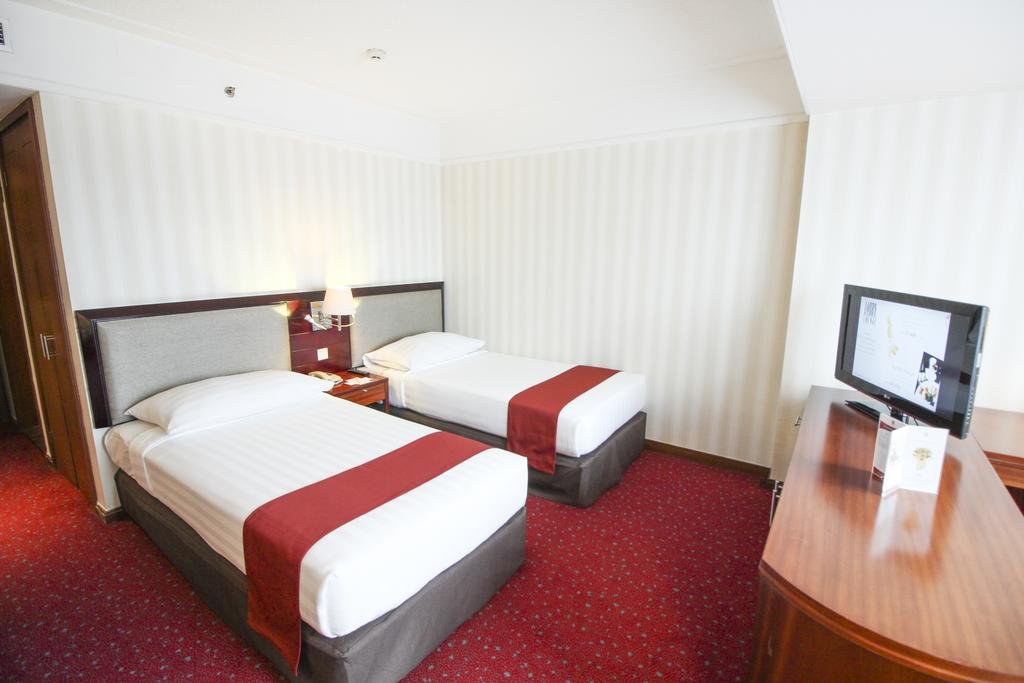 Фото Redtop Hotel & Convention Center