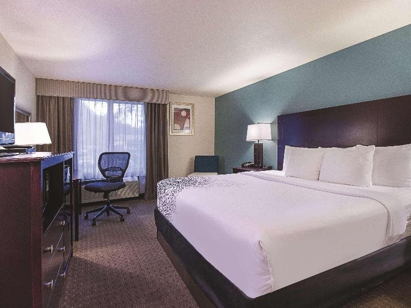 Фото La Quinta Inn & Suites by Wyndham Portland Nw