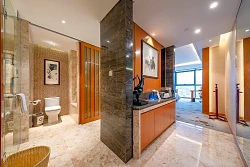 Фото Yiwu ShangCheng Hotel