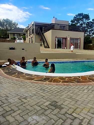 Гостиница Sunnyridge Lodge в Ист-Лондоне