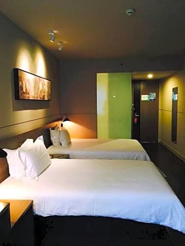 Фото Jinjiang Inn Select Shanghai Chuansha Subway Station