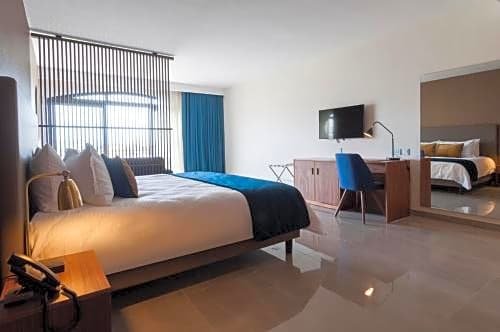 Фото The Duke Boutique Hotel