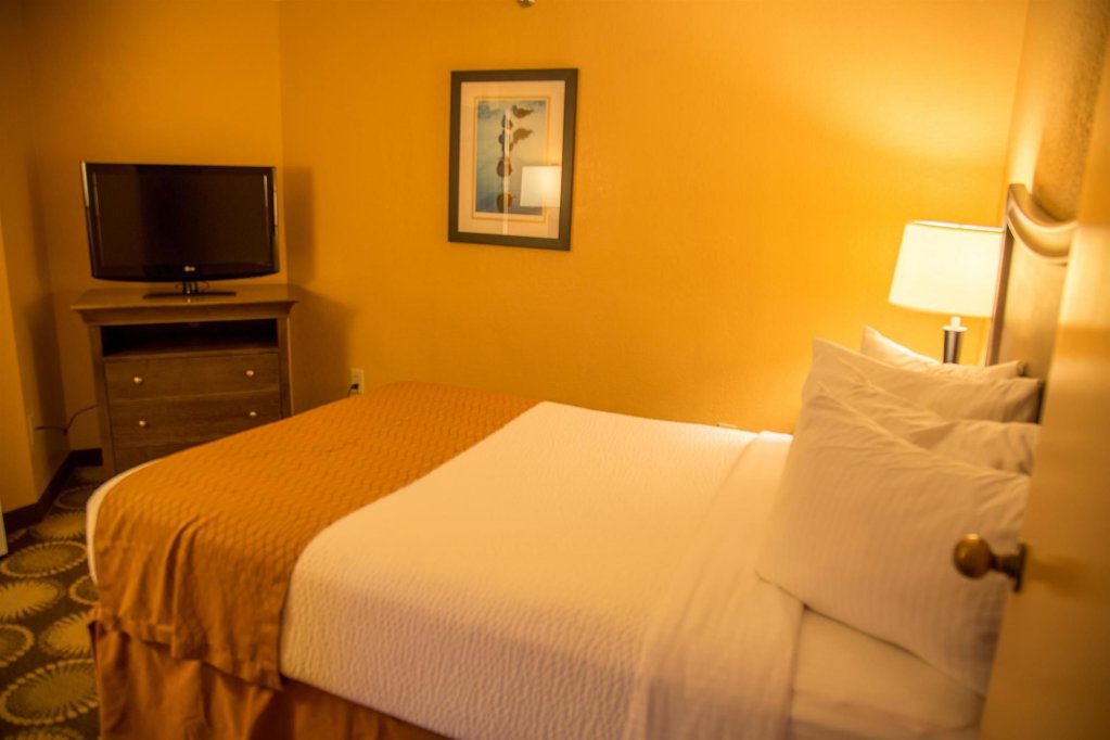 Фото Best Western New Smyrna Beach Hotel & Suites
