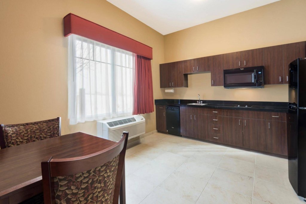 Фото Best Western Plus Hudson Hotel & Suites