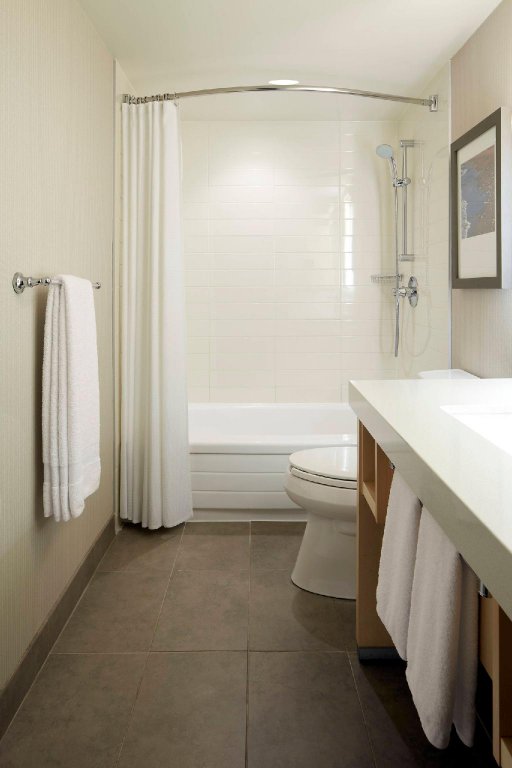 Фото Delta Hotels by Marriott Prince Edward