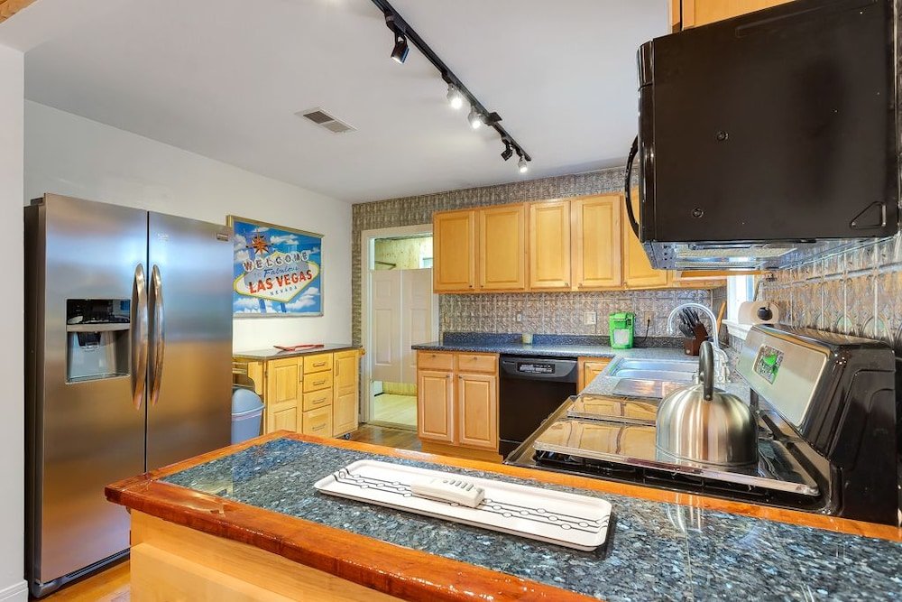 Фото 2br Newly Remodeled Stylish Rosedale House by RedAwning