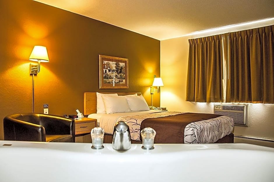 Фото Americas Best Value Inn and Suites Detroit Lakes