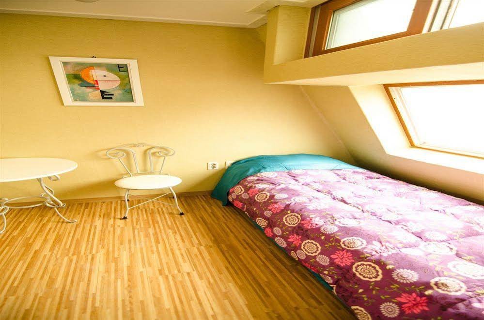 Фото Kimchee Hongdae Guesthouse - Hostel