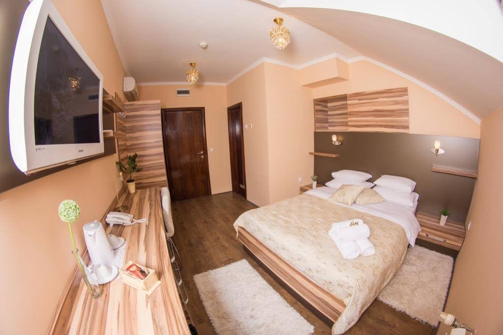Фото Hotel Garni Royal Crown