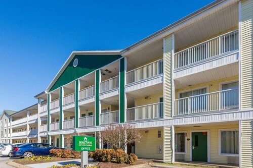 Гостиница HomeTowne Studios by Red Roof Nashville - Airport/Briley Pkwy в Нашвилле