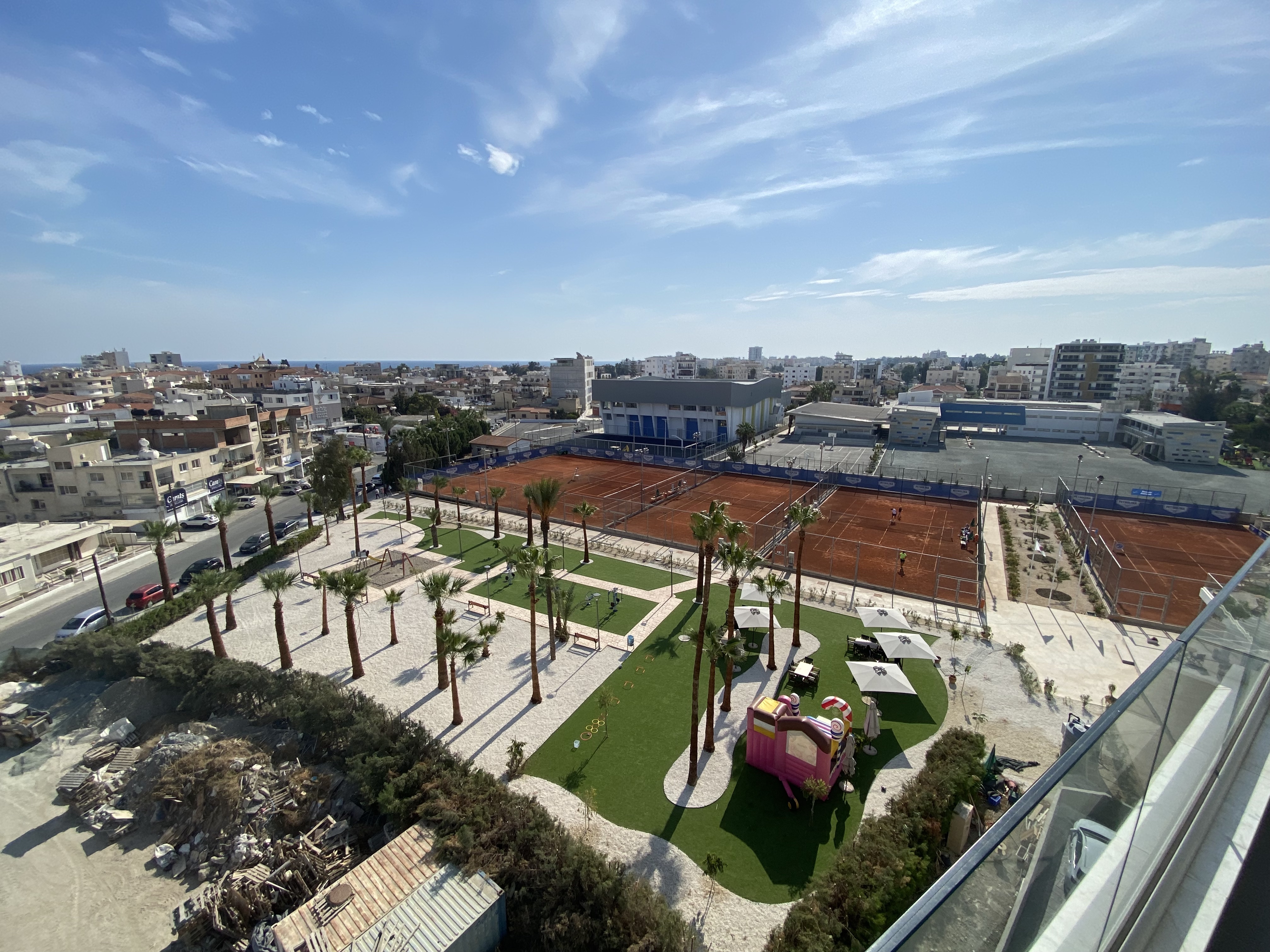 Фото LIV Urban Suites Larnaca