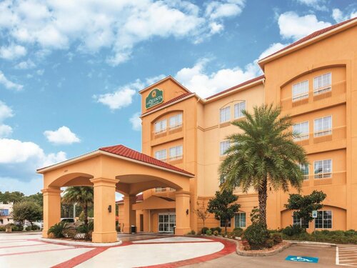 Гостиница La Quinta Inn & Suites by Wyndham Houston Bush Intl Airpt E