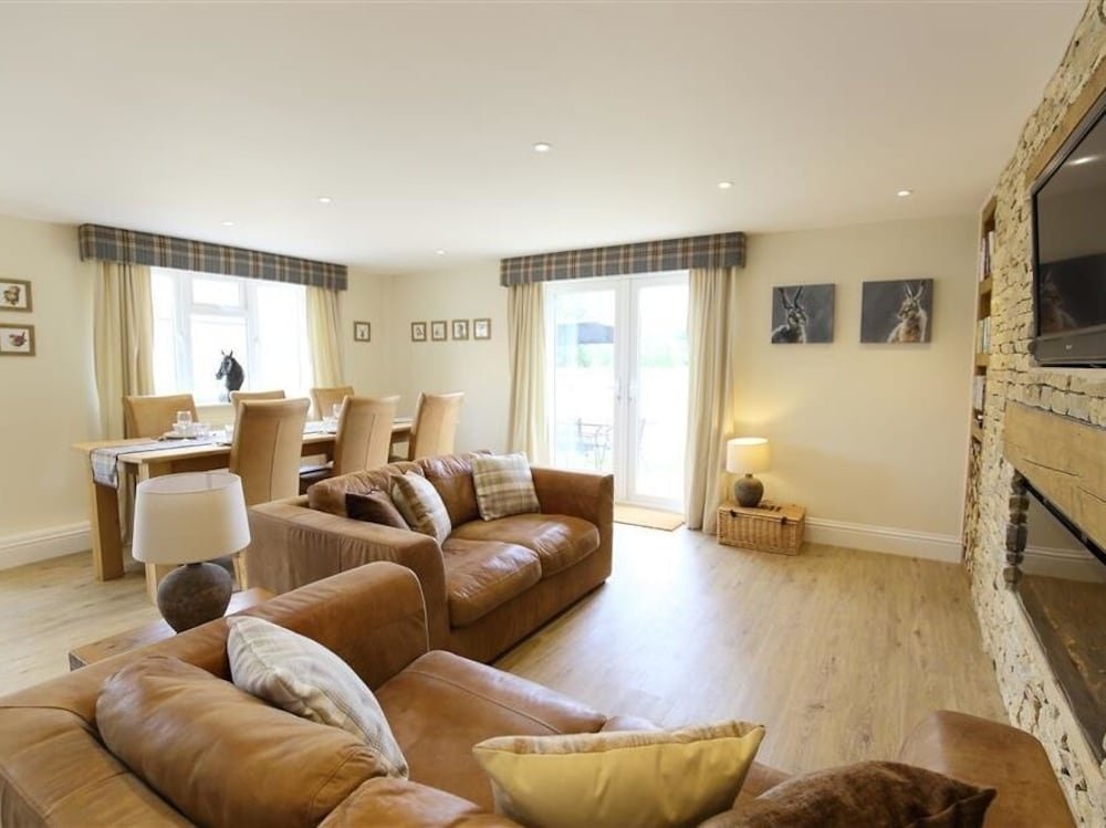 Фото Old Groom's Cottage