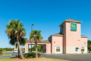 Гостиница Quality Inn & Suites Lake Charles South в Лейк-Чарльзе