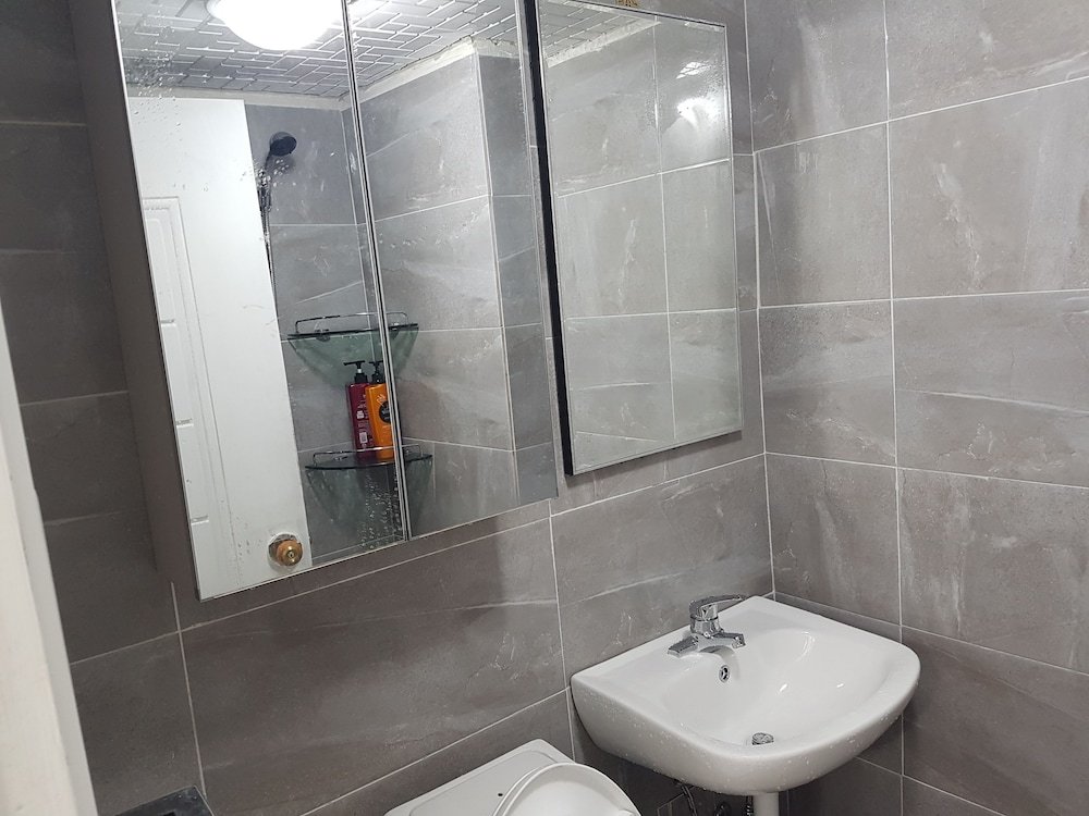 Фото Kimchee Hongdae Guesthouse - Hostel