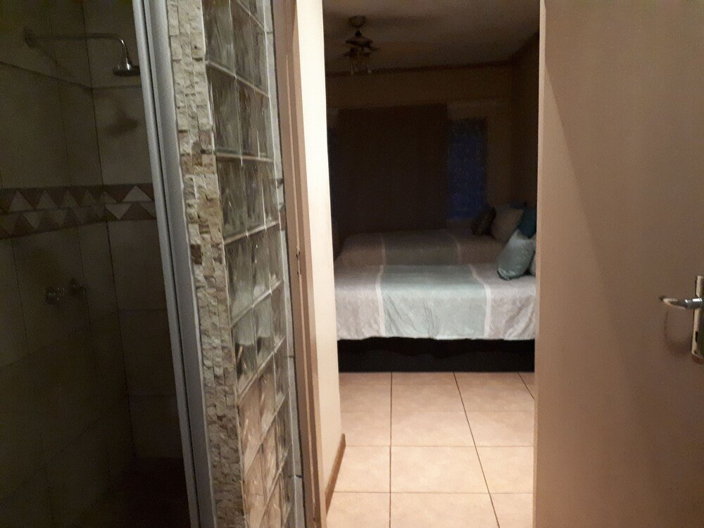 Фото Self Catering Studio Cottage