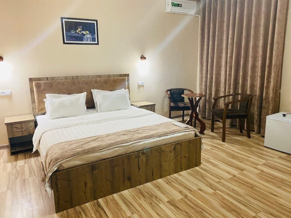 Фото Tourist Inn Hotel