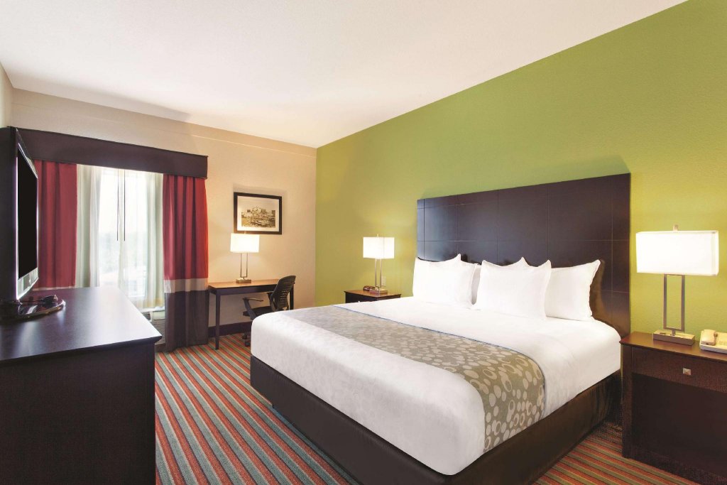 Фото La Quinta Inn & Suites by Wyndham Tampa Bay Area-Tampa South