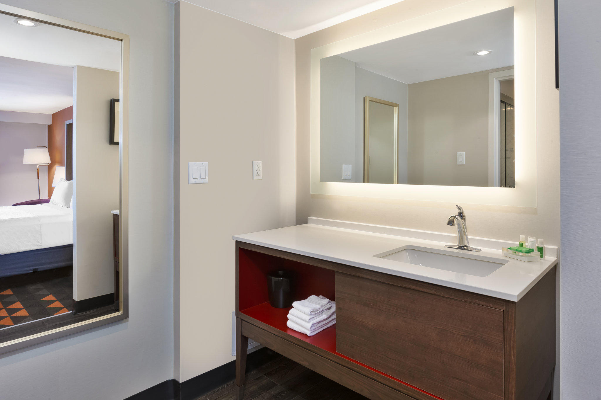 Фото Holiday Inn St. John's Conference Centre, an Ihg Hotel