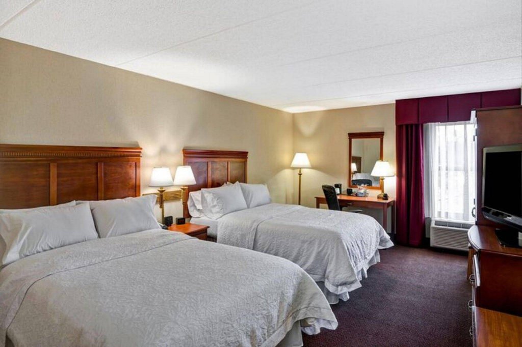 Фото Hampton Inn Albany-Wolf Road