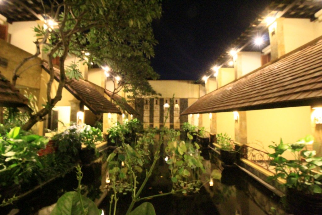 Фото Lotus Garden Hotel