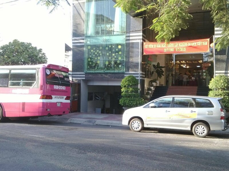 Гостиница Hoang Yen Canary Hotel в Куинёне