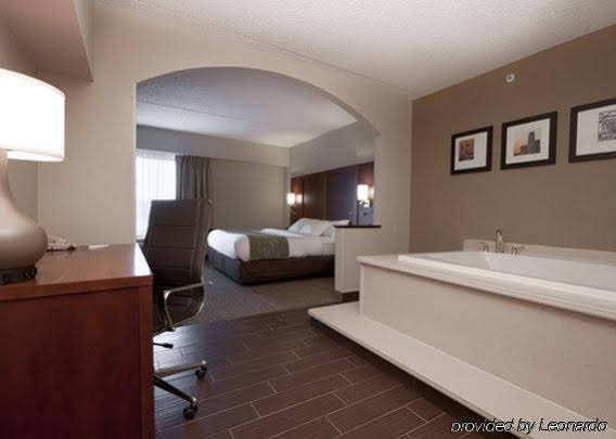 Фото Comfort Suites at Woodbridge