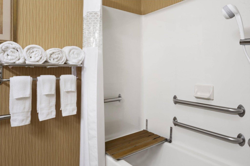 Фото Hampton Inn Findlay