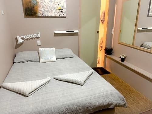 Фото Westside Studio Apartments