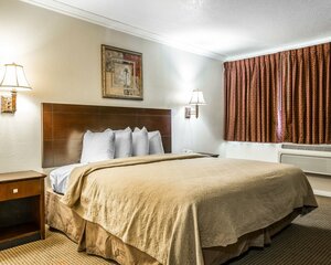 Quality Inn & Suites Thousand Oaks - Us101