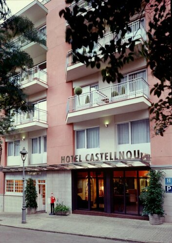 Отель Catalonia Castellnou