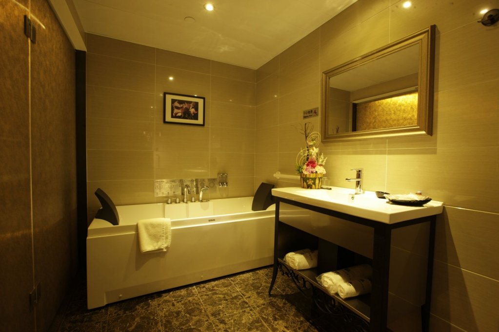 Фото The Ten Hotel