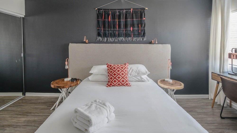 Фото Stylish 1br Apt Old Town by WanderJaunt