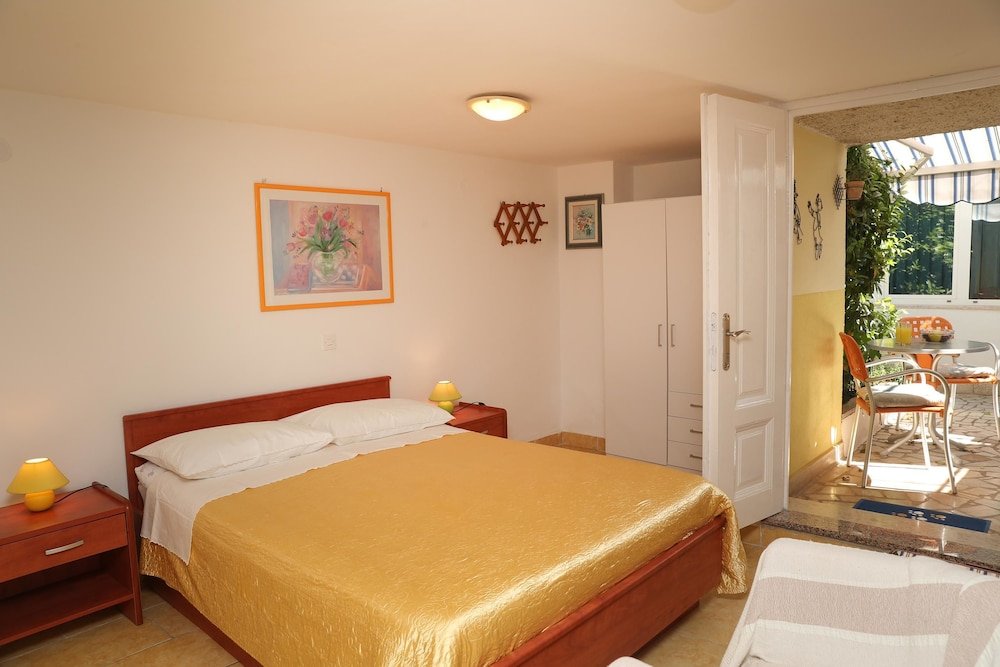 Фото Apartments Knezovic