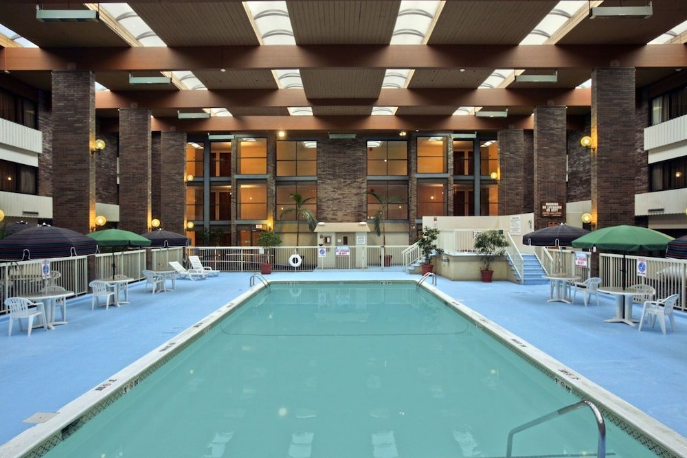 Фото Ramada Hotel & Conference Center by Wyndham Lansing