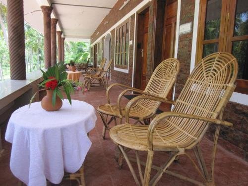 Фото M R Beach & Cottages