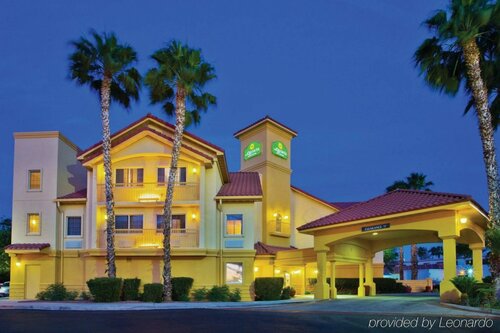 Гостиница La Quinta Inn & Suites by Wyndham Tucson Airport