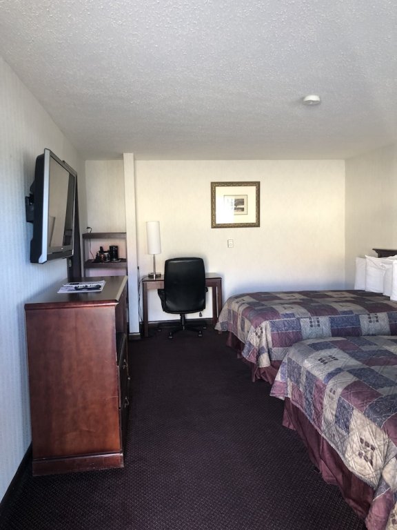 Фото Shiretown Inn & Suites