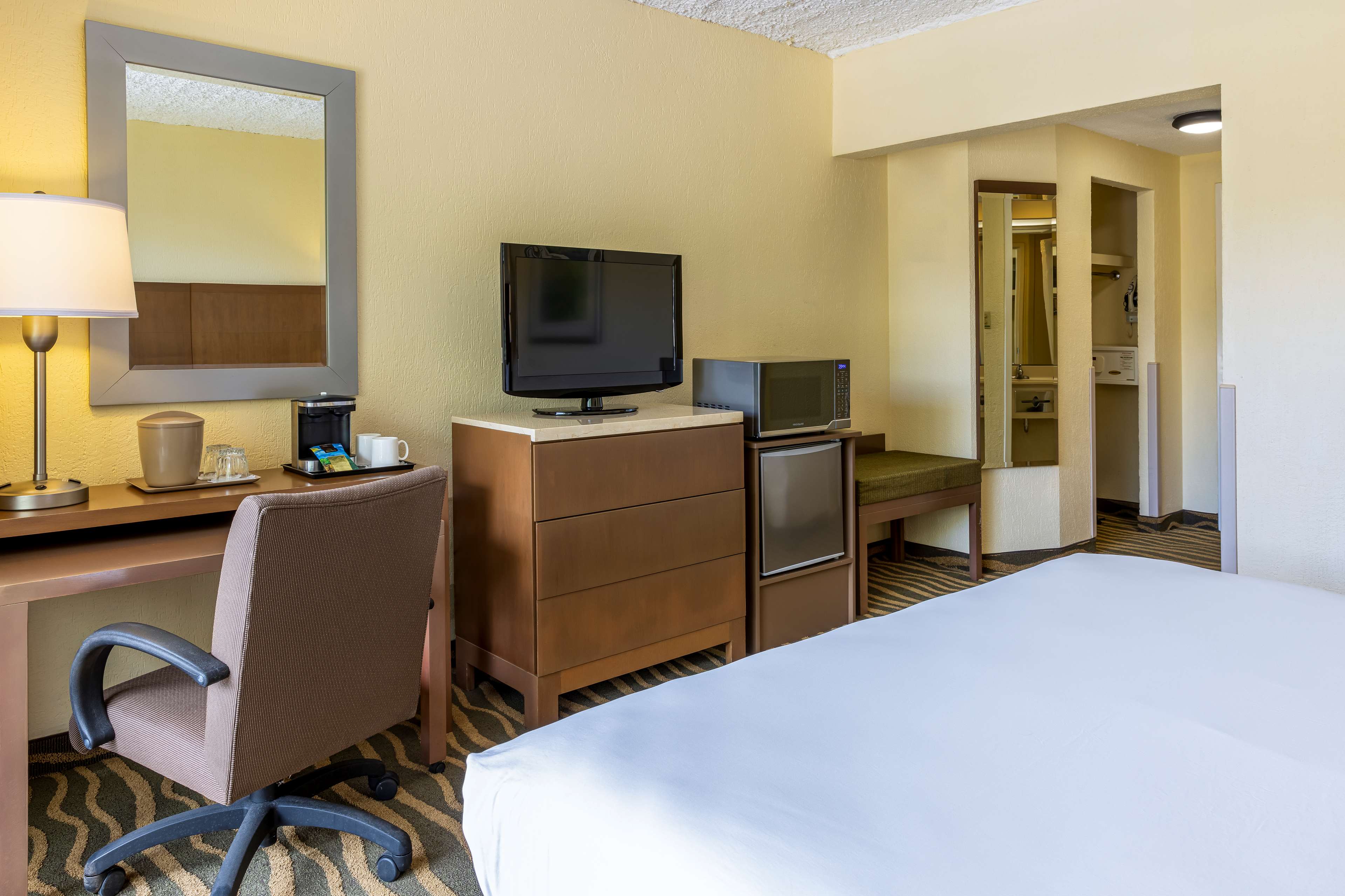 Фото Irazu Hotel & Studios