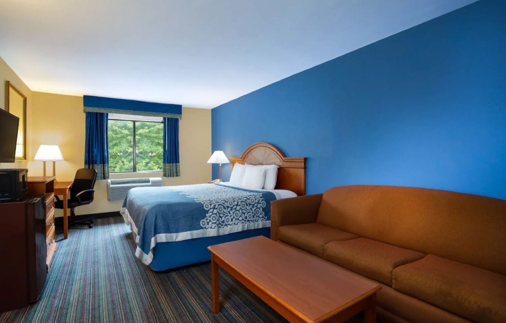 Фото Days Inn by Wyndham Runnemede Philadelphia Area