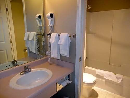 Фото Super 8 by Wyndham West Kelowna BC