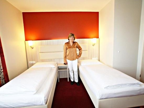 Фото Hotel Rödelheimer Hof - Am Wasserturm