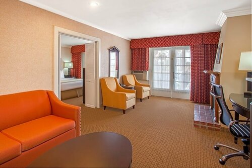 Гостиница Holiday Inn Laguna Beach в Лагуна Бич