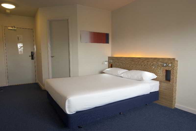 Фото Travelodge Glasgow Braehead