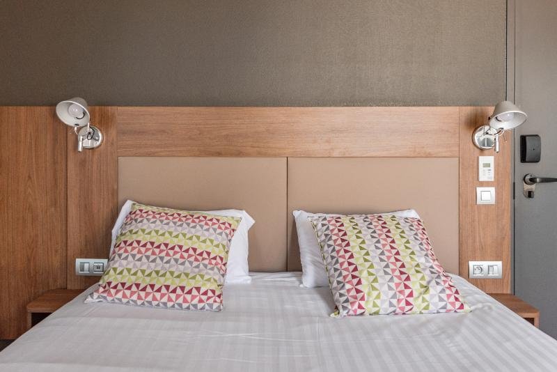 Фото Campanile Chartres Centre - Gare - Cathédrale