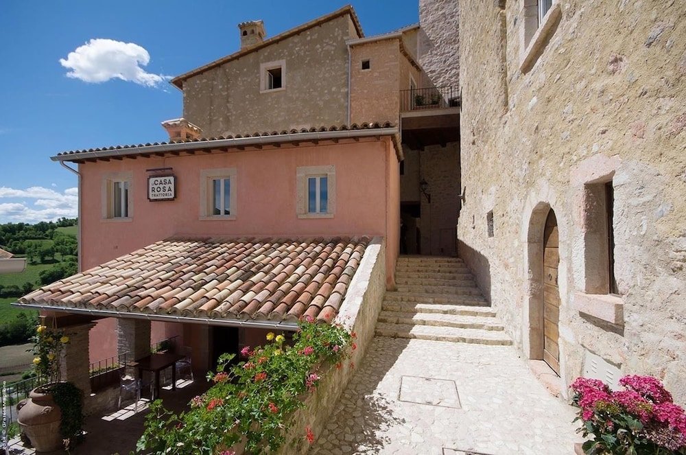 Фото Castello di Postignano Relais