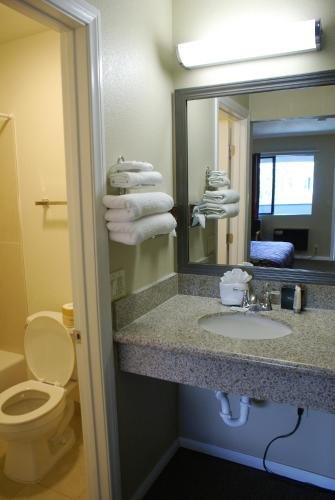 Фото Heritage Inn San Diego