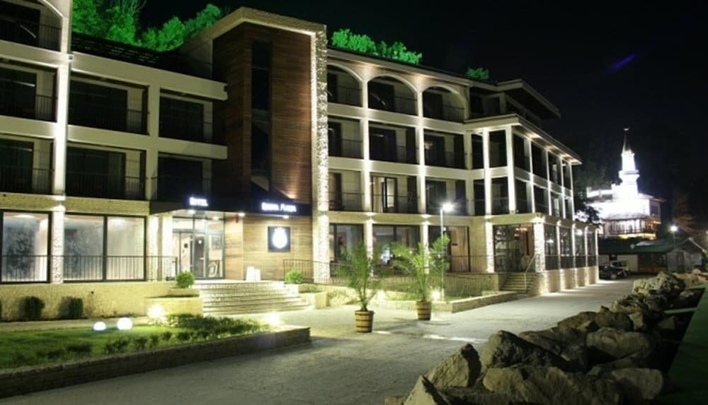 Фото отеля 1