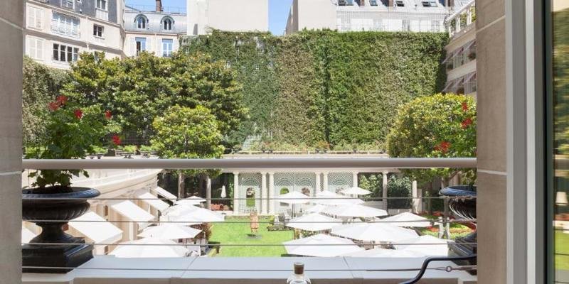 Фото Le Bristol Paris - an Oetker Collection Hotel