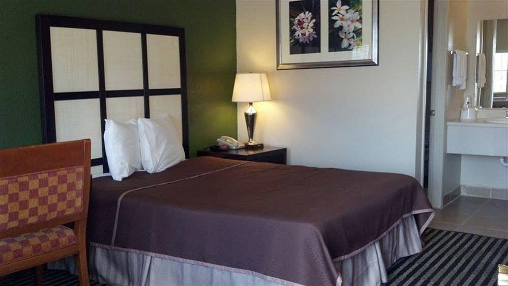 Фото Fort Davis Inn & R. V. Park